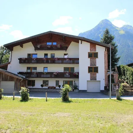 Haus Maria Larcher Daire Bach (Tyrol)